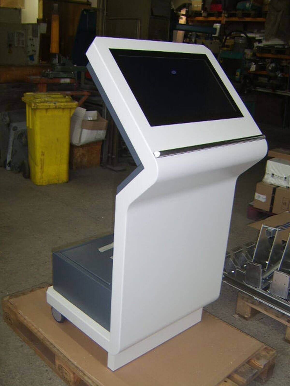 Schaltschränke / Schranksysteme, Standpulte für Österreich, Deutschland